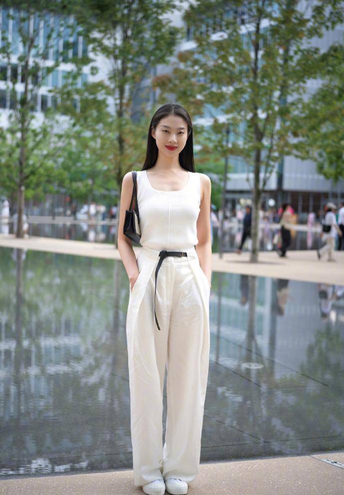 满街都是"设计服 阔腿裤",让你看起来显瘦又时尚_女生_身材_款式