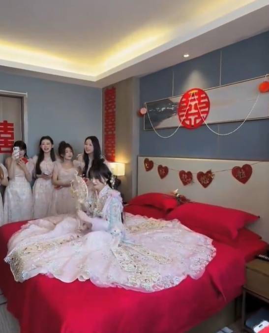 网红杨清柠小不点和乔司今天结婚了,网友辣评:领证