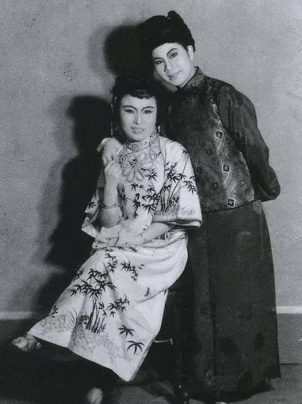 而在1947年10月26日,张春帆被抓,罪名是涉嫌教唆筱丹桂自杀,但没过