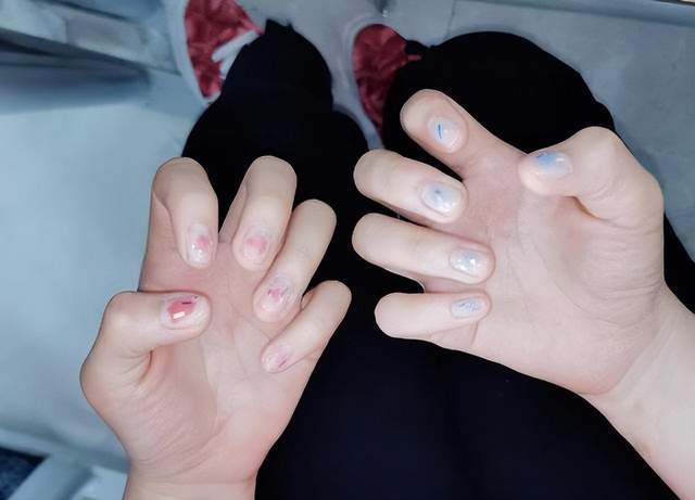 做个美甲竟然把学位证丢了?