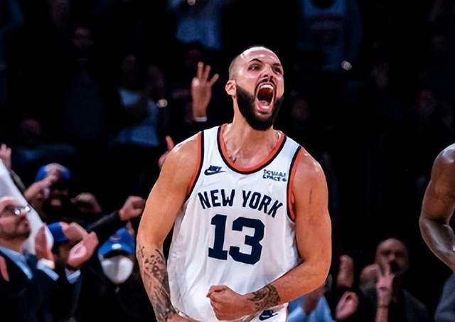 7300万先生彻底被弃用,3战登场0秒,被固执教头坑惨_富尼耶_尼克斯