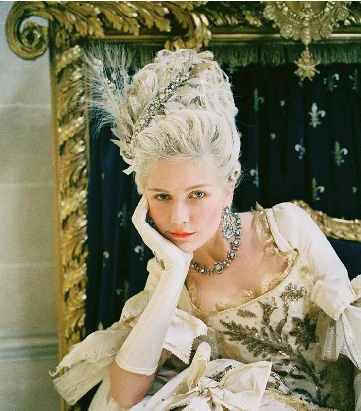 看了玛丽皇后的洛丽塔造型,才知道现在的洛丽塔是多么"平凡"_发型