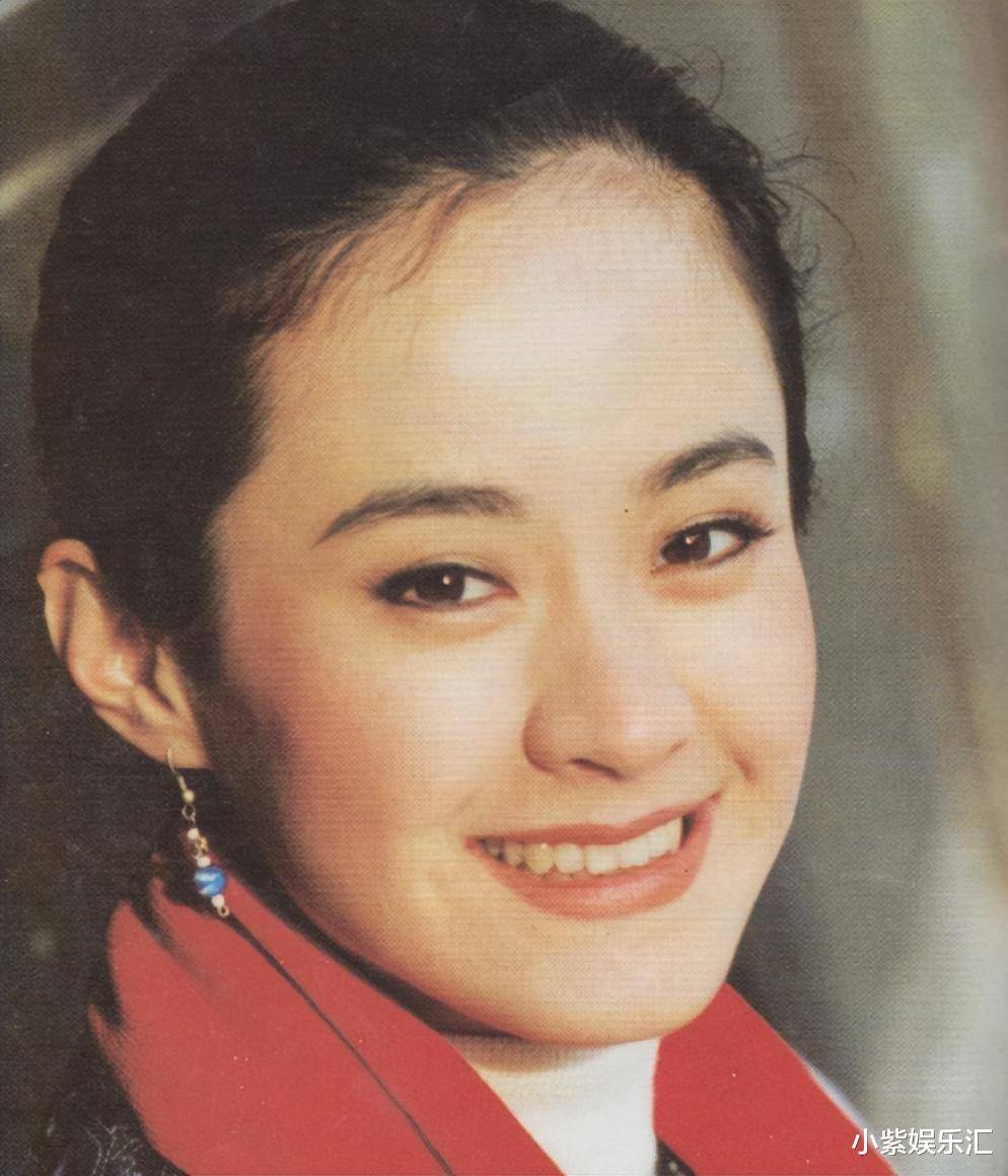 1995年,凭借冯小刚执导的电影《永失我爱》,她荣获第15届中国电影金鸡