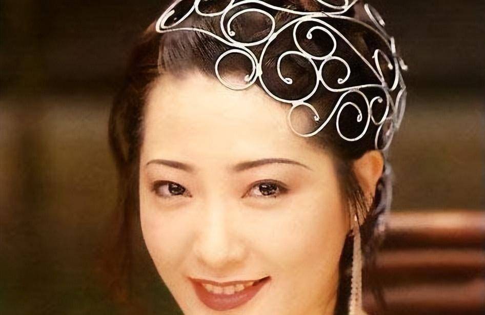 原创最美"潘金莲"杨思敏:19岁走红,28岁住豪宅,33岁却沦落卖拉面_日本