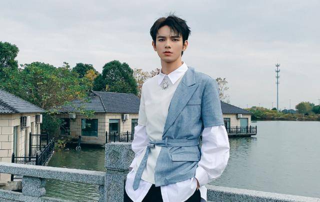黄明昊_身份_组合
