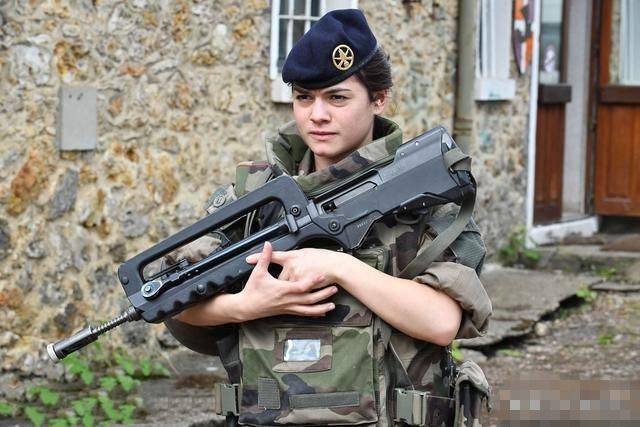 高卢人的制式无托自动步枪famas:萨沙的兵器图谱第371期_法军_法国_无