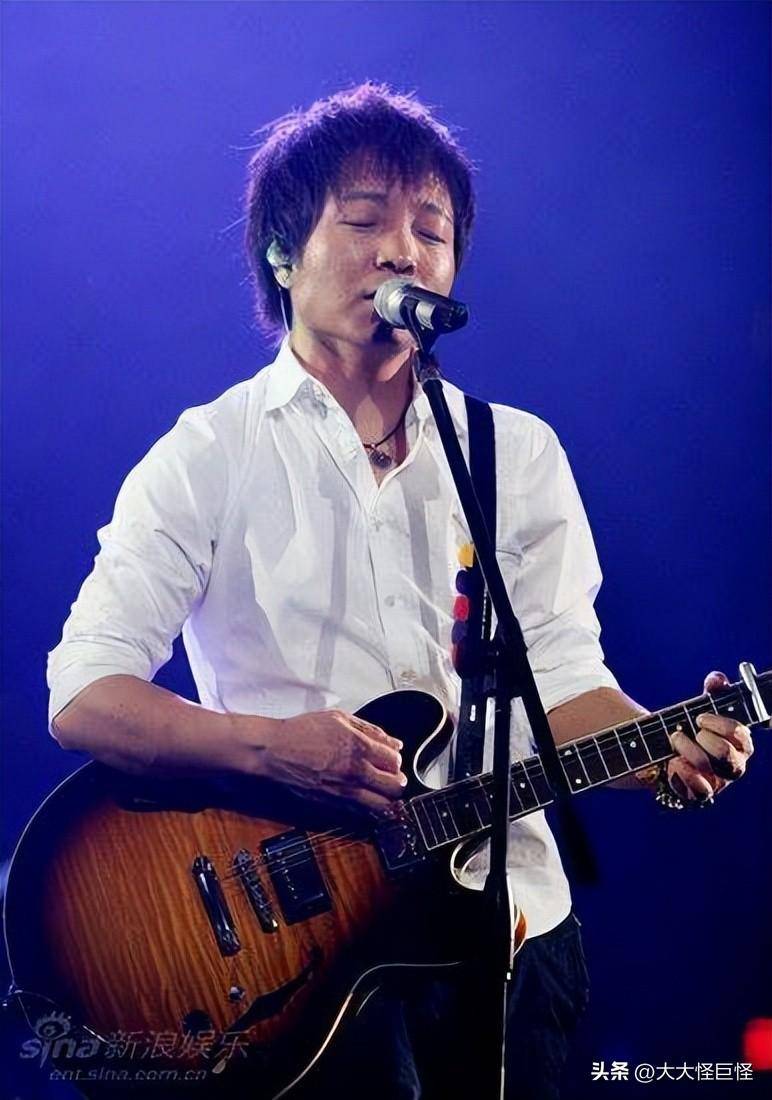 许巍:放弃考入中科院,背着吉他北漂,因一首写给玄奘的歌爆火_音乐
