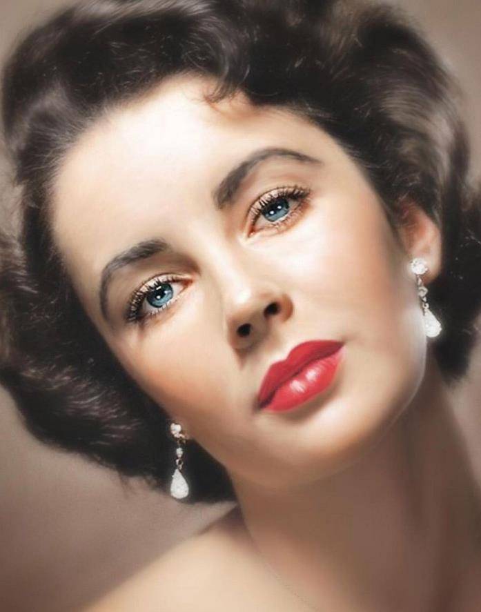 伊丽莎白·泰勒:紫罗兰色的眼睛,双线睫毛,16岁的她明亮迷人