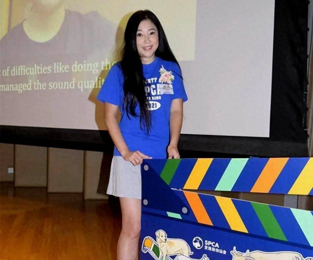 傅明宪的演艺生涯充满波折.她以星二代的身份出道演艺圈.