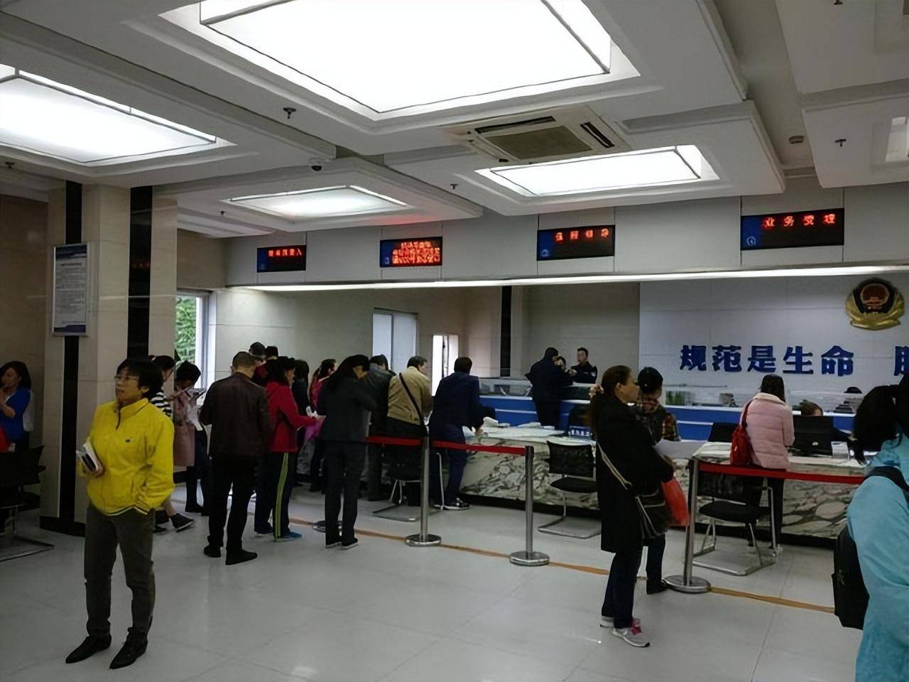 为何许多城市摩托车禁行，而重庆却从来不会？当地人：实力不允许(图1)