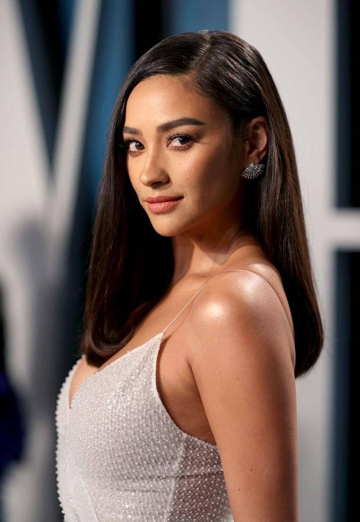 环球美女:谢伊·米切尔(shay mitchell)_身材_时尚_香港