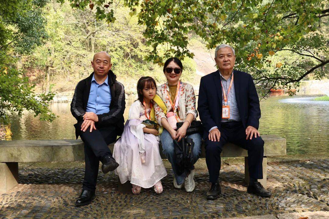 发展中心新昌县诗词楹联协会新昌古床博物馆深圳长青诗社《小楼听雨