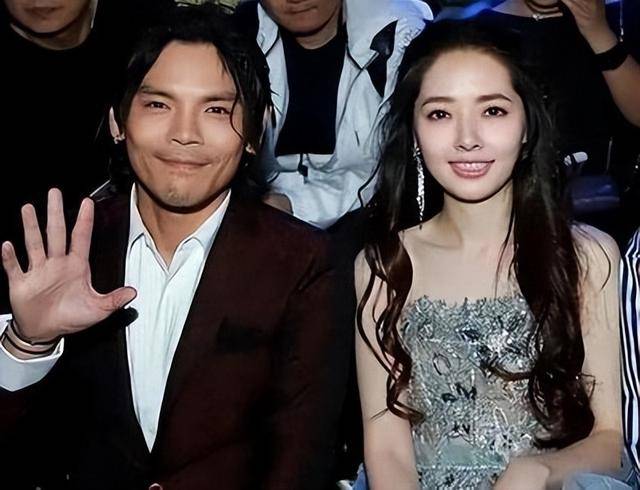 郭碧婷向佐万圣节亮相,鬼妆扮相欢乐满载,一家三口温馨满溢_生活_照片
