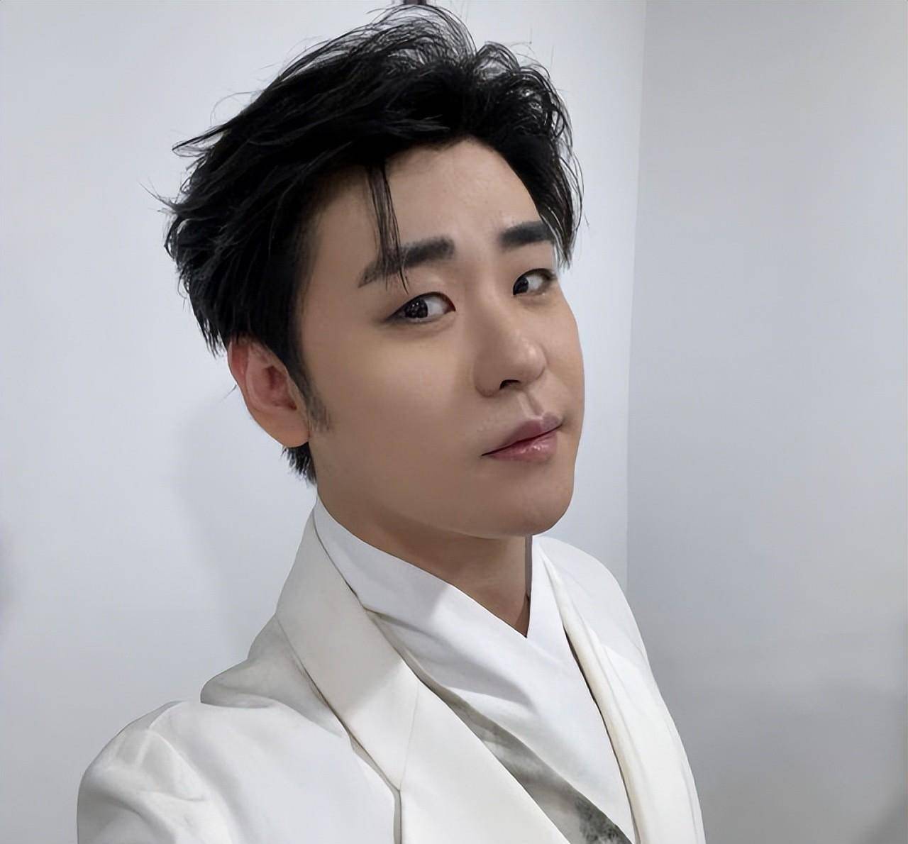 张云雷有一家"云雷造型",大家是知道的.