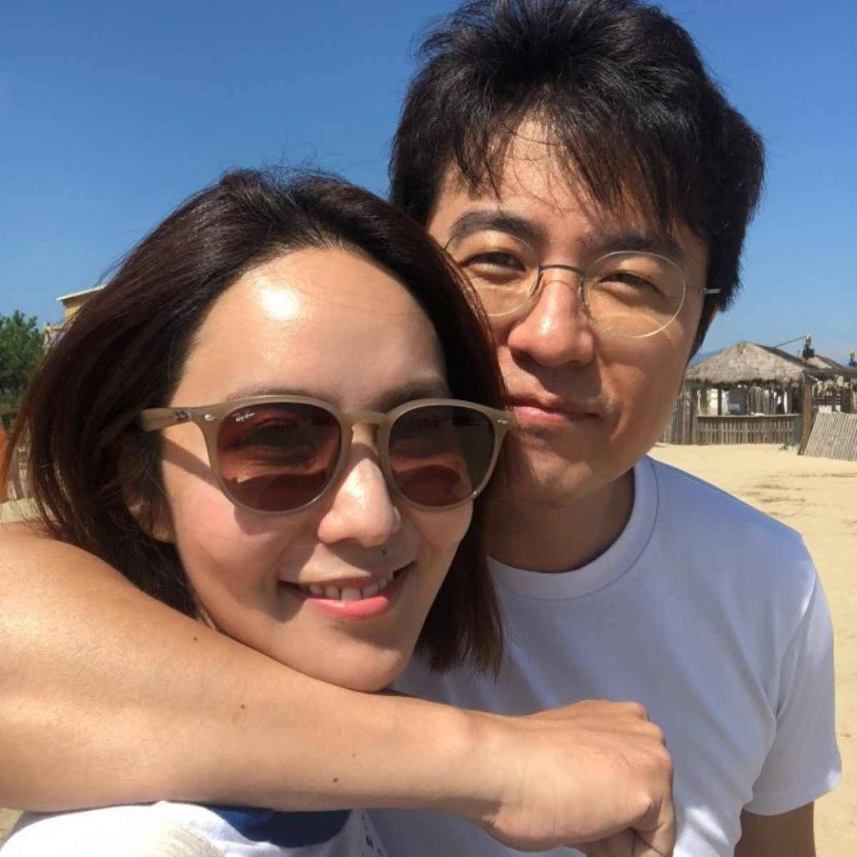 结婚14年后离婚,ins发文引网友关注,疑似两人长期以来早就不和_崔东锡