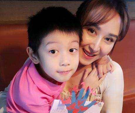 胡静晒儿子花式变声为自己庆生,牛魔王又长帅了_朱兆祥_赢家_事情