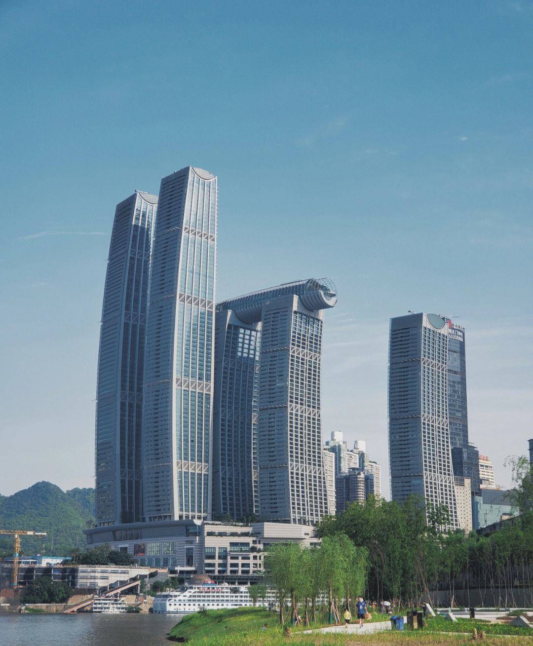 重庆的代表性建筑,由八栋塔楼和一座裙楼组成,外形犹如一艘帆船
