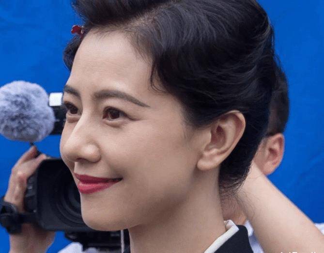 《光荣与梦想》开机,高圆圆李小冉姐妹搭档,光看路透就想追!