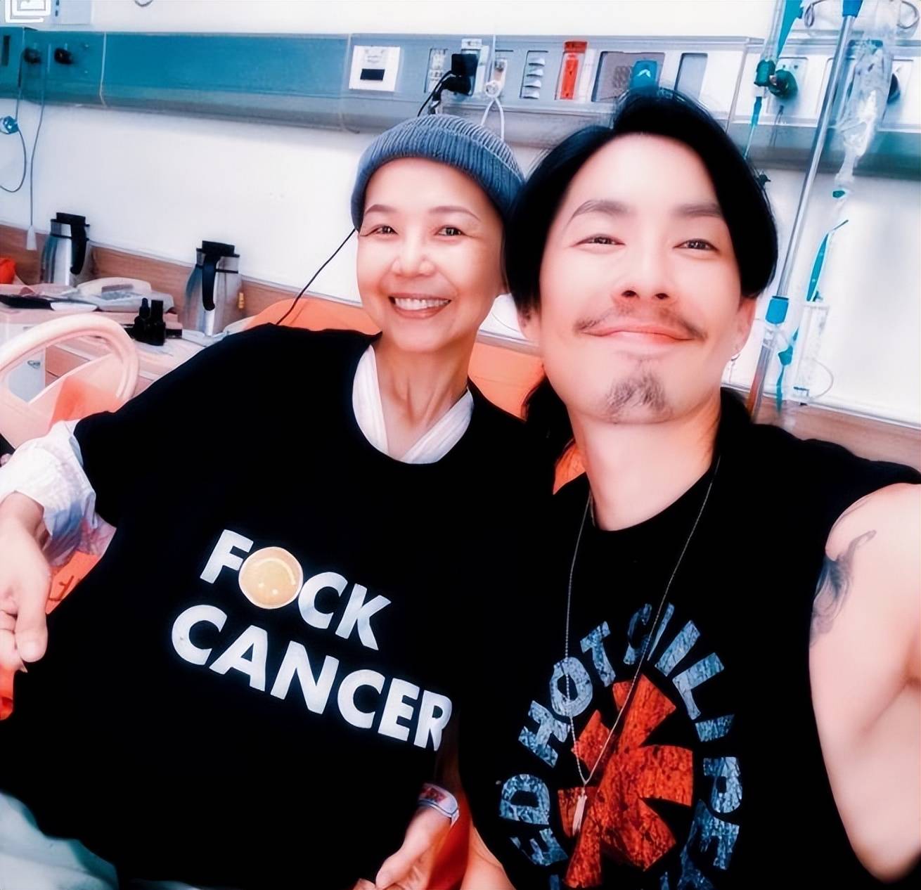 陈慧翎今年才48岁,她的母亲就要白发人送黑发人,这