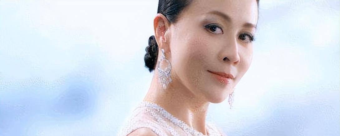 刘嘉玲新封面撞脸那英,两个人让人傻傻分不清_时候_角度_身材