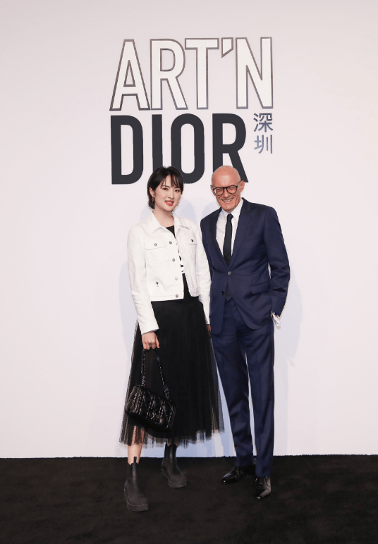 华为二公主姚安娜罕见秀时尚!