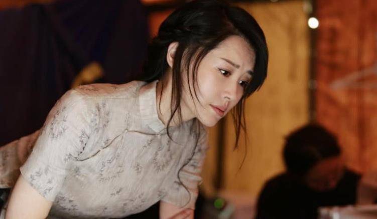 许晴依旧单身,被问及私人生活问题,她高情商的回答让人脸红_因为_电影