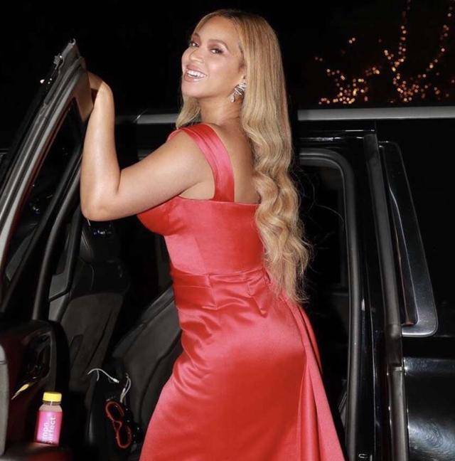 实力诠释老娘天下最美,"葫芦身材"绝了_beyonc_碧昂丝_光环