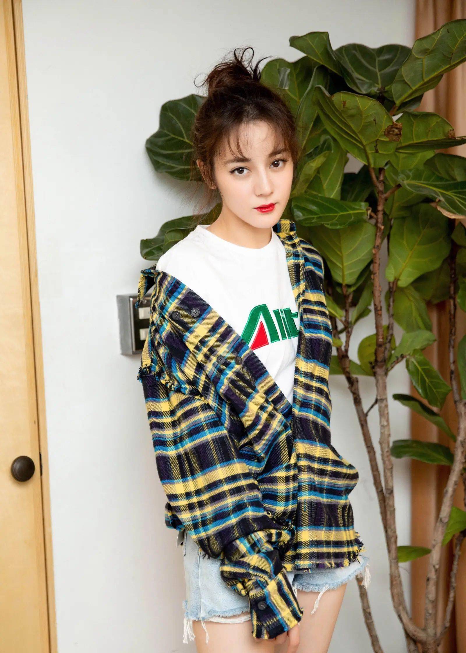 迪丽热巴《花少》遭吐槽瘦得像皮包骨,网友质疑其衣品太差_明星_观众