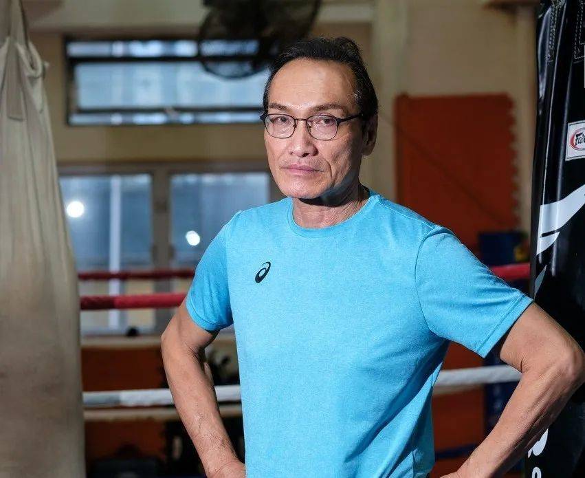 入行38年演硬汉打到荷里活_冼灏英_发展_家人