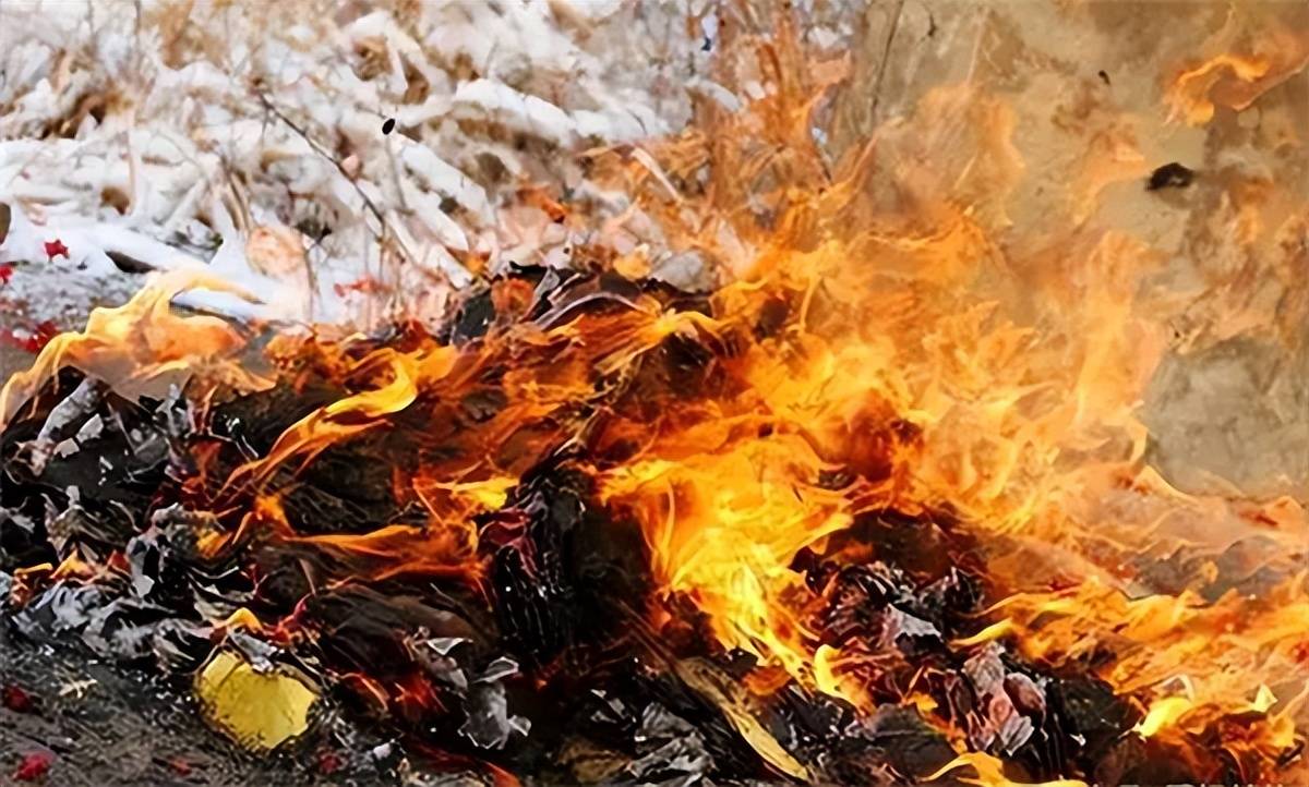 当物品成为了记忆的承载体,逝者仿佛在我们的身边.