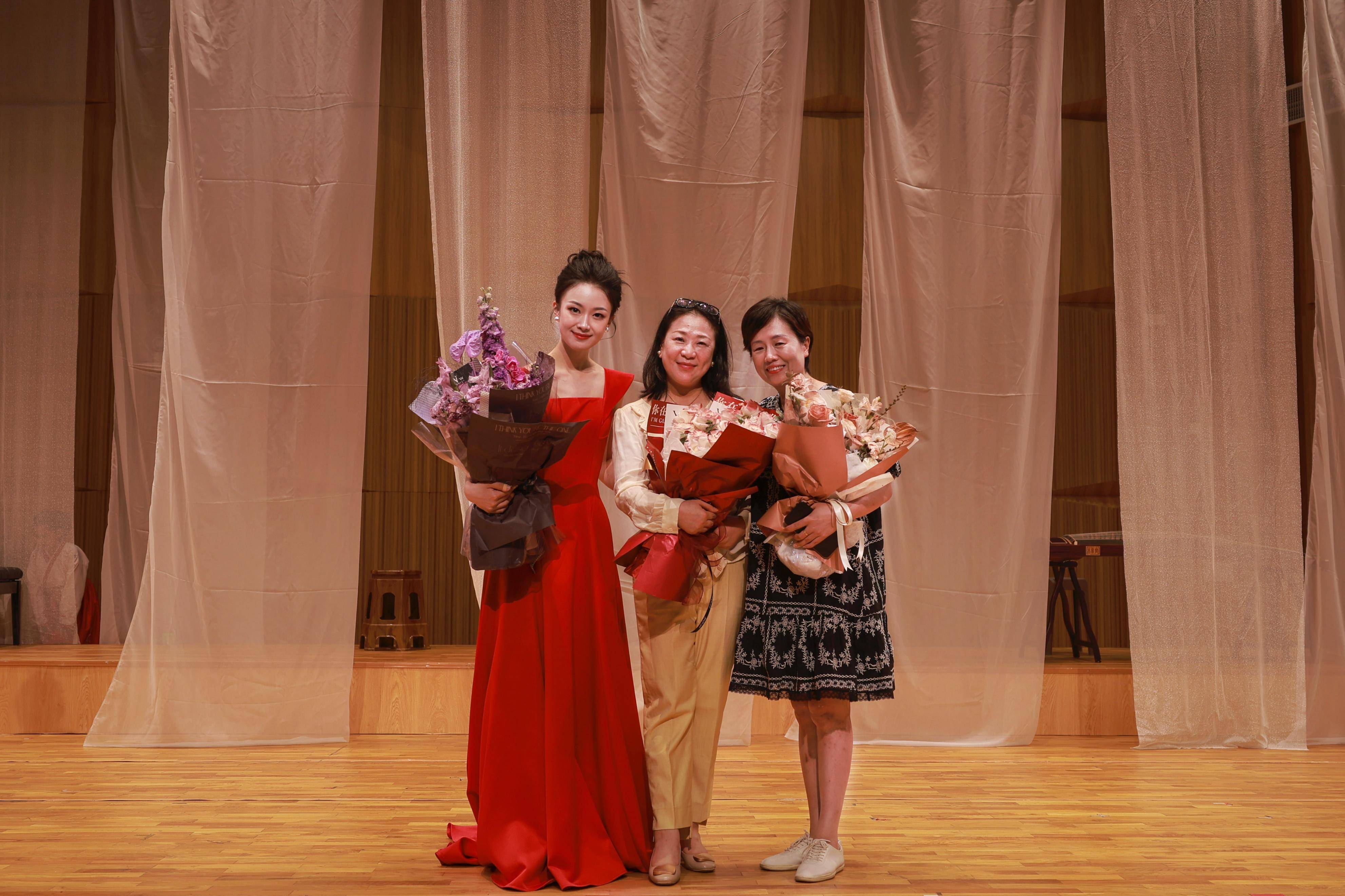 福建省音协古筝专业委员会副会长吴雅蓉,福州市小茉莉民乐团团长,艺术