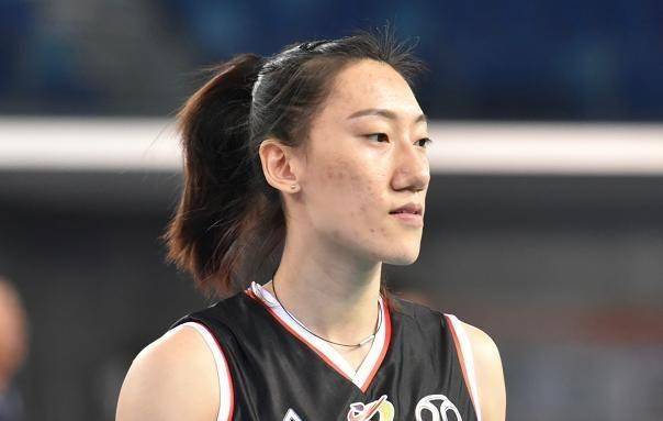 本周期初,由于刘晓彤,曾春蕾退役,北京女排队长由国手王蕴秋接任.