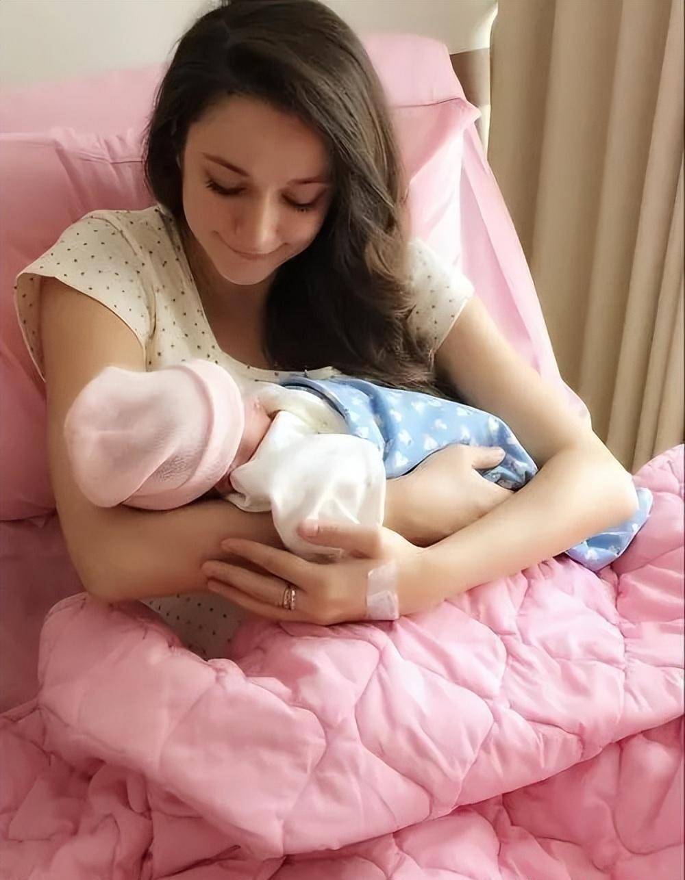 国外冠军:瑞莎为爱放弃身份嫁到我们,37岁生二胎仍似少女_mike_富豪