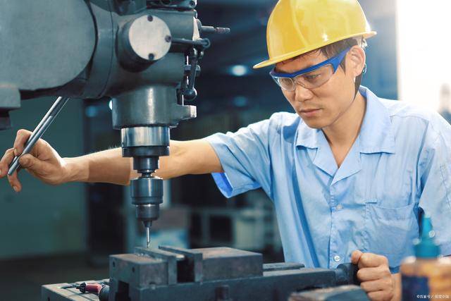 钳工证怎么考? 报名条件有哪些?_证书_操作_职业