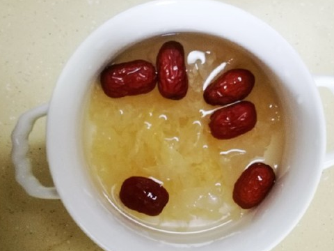 教你10分钟做银耳汤，2天喝1碗，满脸胶原蛋白，皮肤紧致细腻(图3)