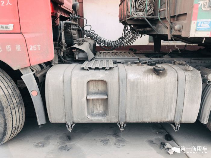 油箱加热,主副油箱提供自动切换功能,从没有因为天气问题出现柴油挂蜡