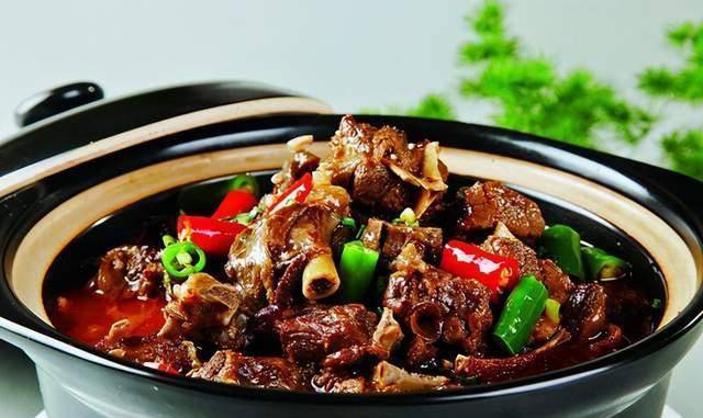 开局一人一马一条大黄狗,马和狗都死了,满族却从此不再吃狗肉了_努尔