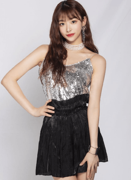 孔雪儿晒时尚丝袜照!