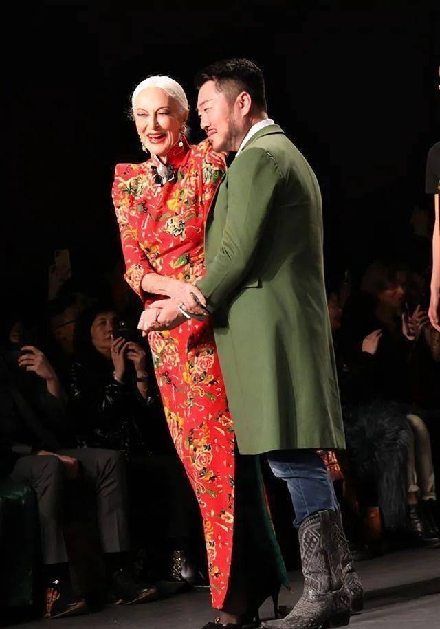 90岁超模奶奶卡门:想和我约会的人,请你活久一点_菲斯_少女_女儿