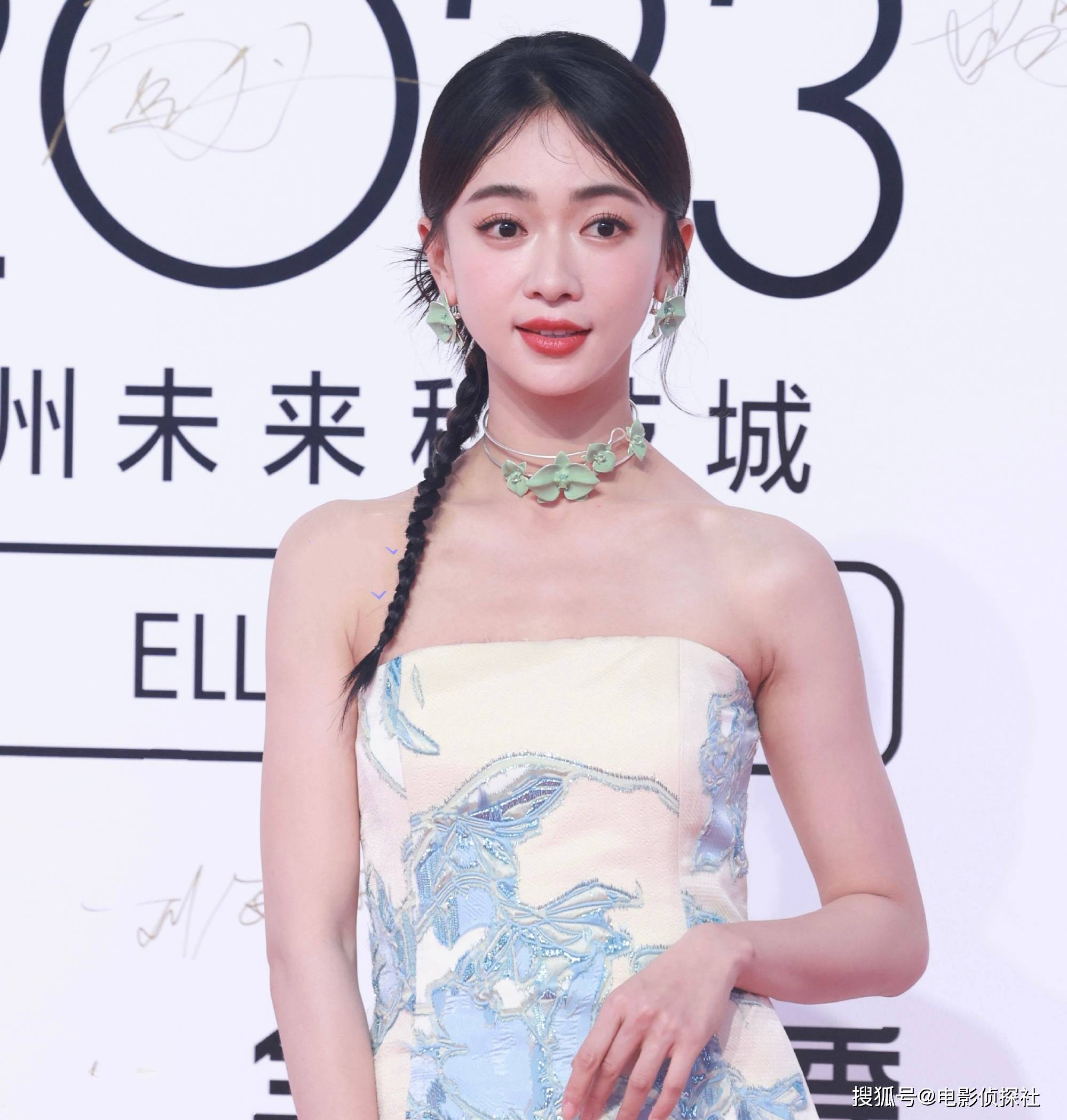 elle红毯来了吴谨言甜美李思思美艳大气古力娜扎造型出圈
