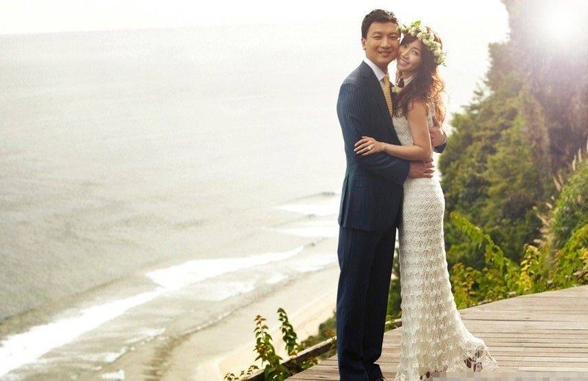 45岁侯佩岑否认婚变:与黄伯俊结婚12年超幸福,婚姻的状况天天都有