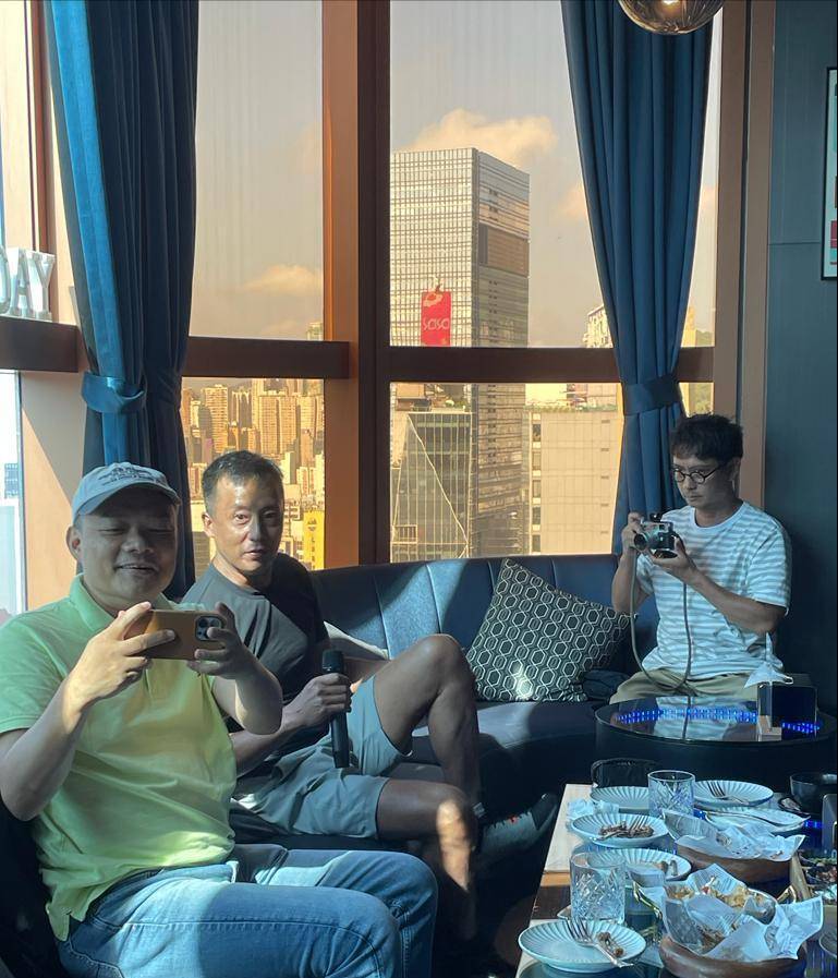 他还在郑嘉颖的