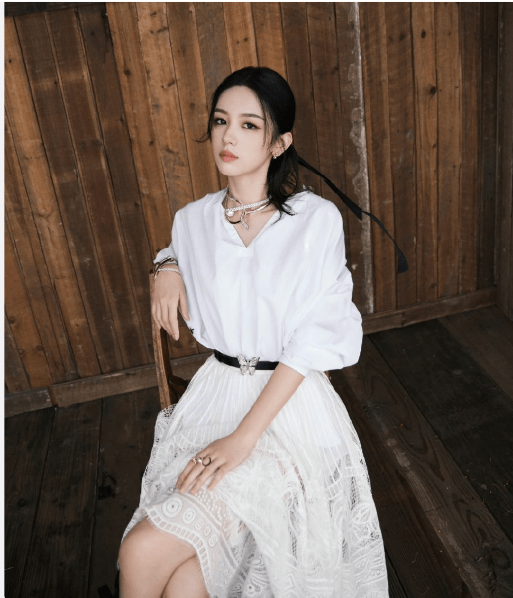 明星红毯斗艳:热巴太霸气,杨紫像温碧霞,金晨造型「大杀四方」_黑色