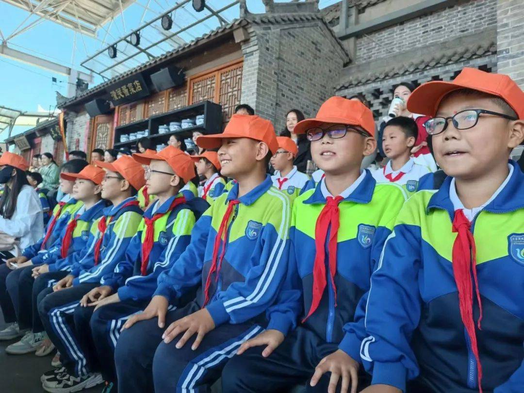 云阁书院习汉礼 白鹿原上习家风——沣东新城和平小学开展研学旅行