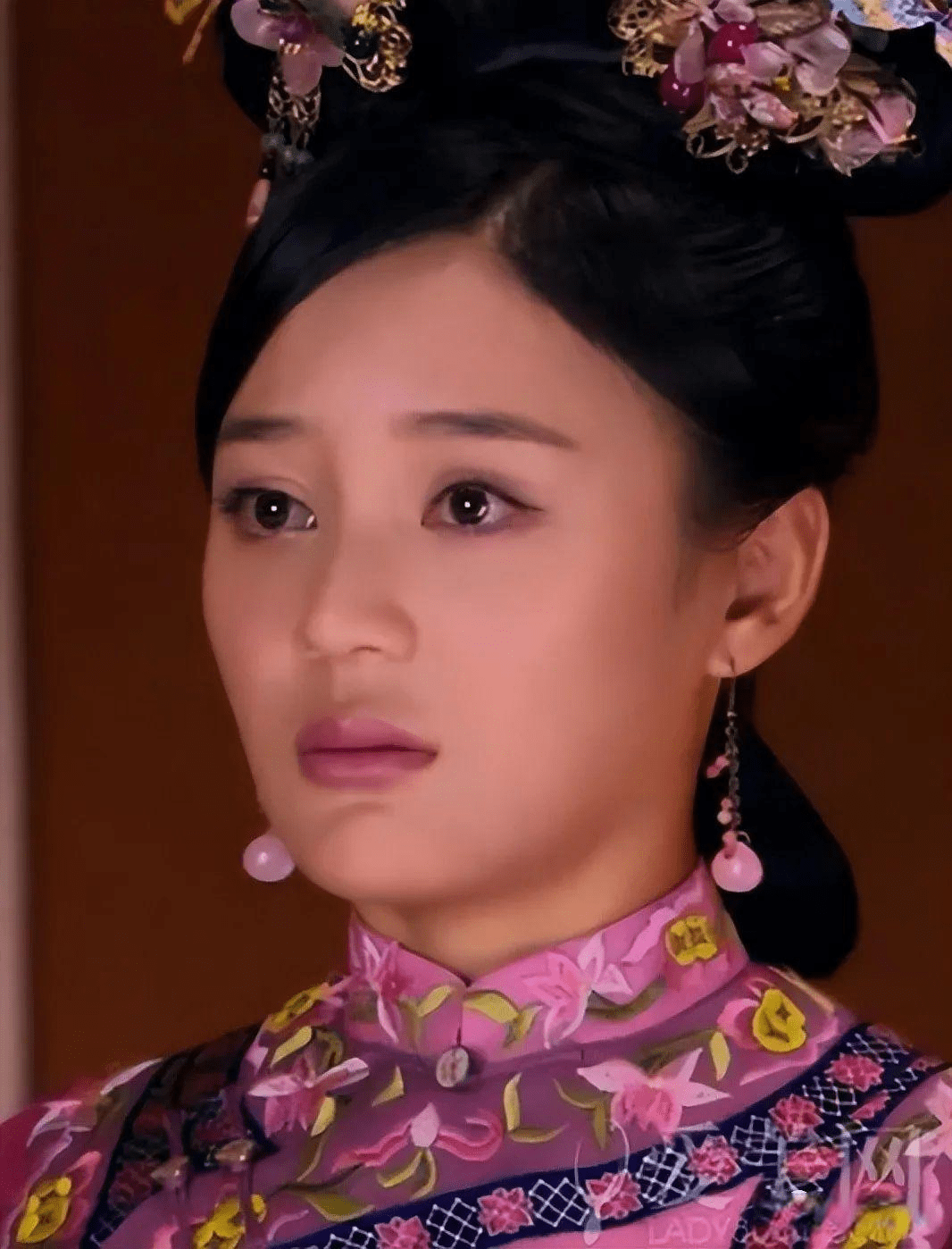 的美丽——张嘉倪饰演与女主反目成仇的玉漱,前期单纯善良,后来黑化