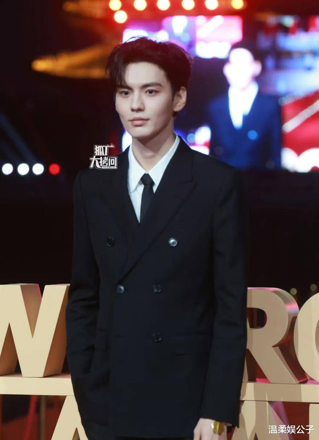 但陈都灵的生图惊艳四座_荣奖_郭敬明_新人