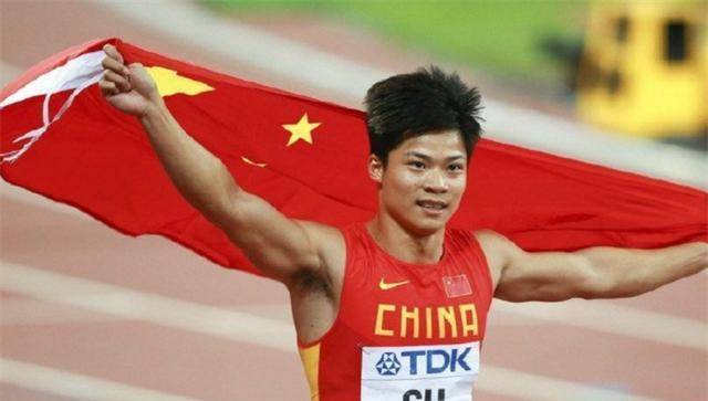 "孤独"的奥运冠军:夺冠后没有国旗和教练,独自一人绕场一周_王丽萍