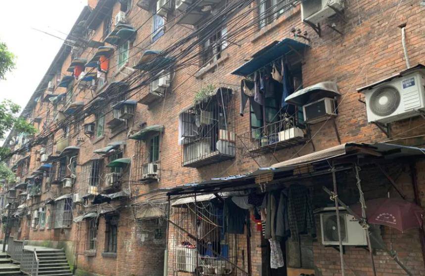 西安悍匪魏振海,曾靠钢钳越狱,临死前拒不认罪,还仰天狂笑_廖苇丽