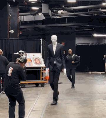 马万圣节扮相完美诠释瘦长鬼影,今日迎战单核杜兰特_命中率_角色_西装