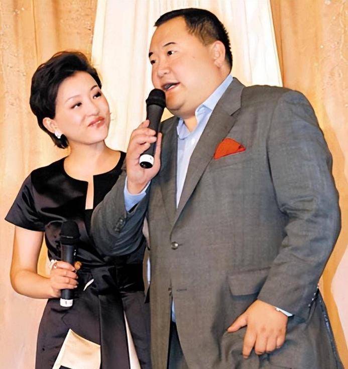 "央视名嘴"杨澜丈夫遭全网质疑?_吴征_美国_王朔